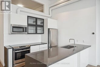 Building Photo - 220 Dundurn St S