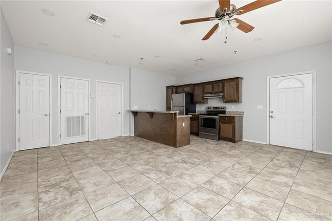 Building Photo - 416 E 5th St