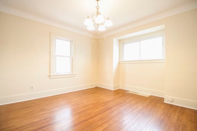 Building Photo - 709 Colima Dr