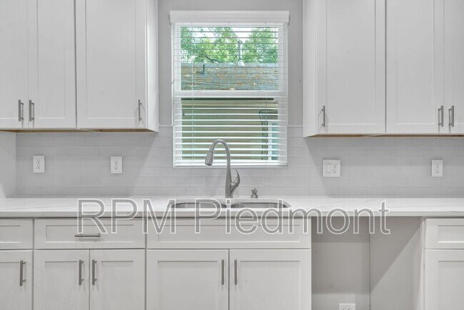 Foto del edificio - 751 Cascade Pl SW