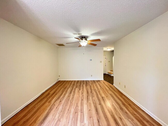 Foto del edificio - GREAT NORTHWEST LOCATION 2 BDRM / 2 BATH C...