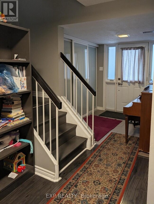 Building Photo - 3D Crestlea Crescent