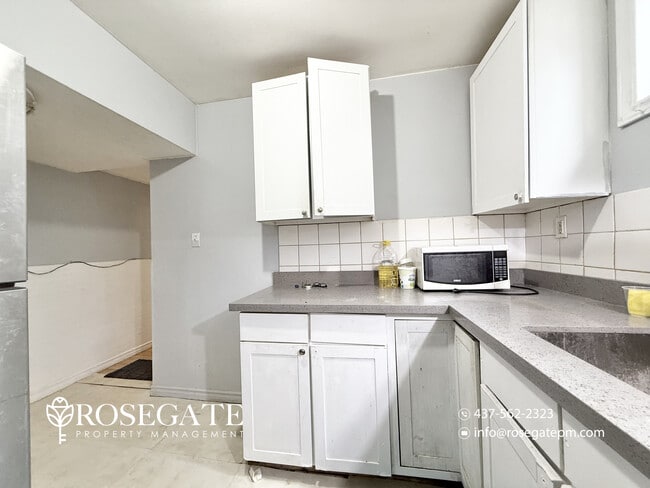 Building Photo - 2-Bedroom Basement Apartment in Scarborough with Parking & Hot Water Included