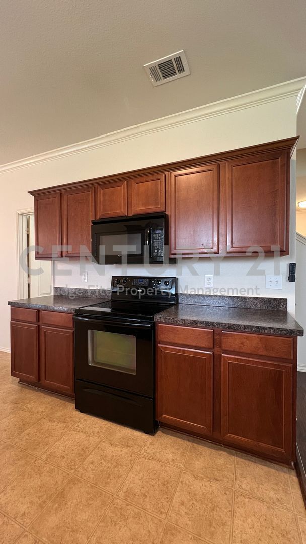 Foto del edificio - Meticulously Maintained 2-Story 3/2.5/2 in...