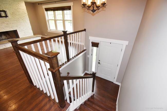 Building Photo - 610 Violet Ln