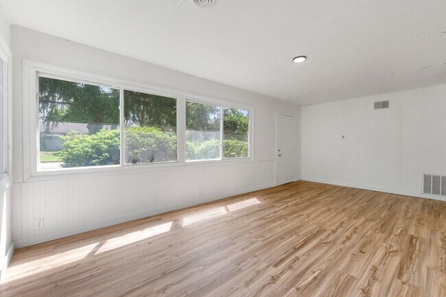 Foto del edificio - NEW LISTING! 3 BEDROOM HOUSE!