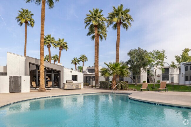 Piscina y Spa - Emerald Apartments