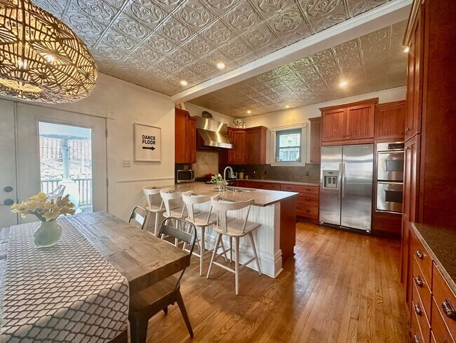 Foto del edificio - 516 Fourth Street 1.2 miles to CC, 4 Bed 2...