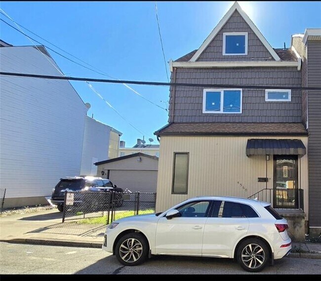 Foto del edificio - 4560 Friendship Ave