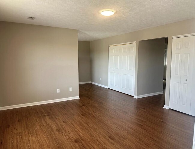 Building Photo - 725 Marietha Dr