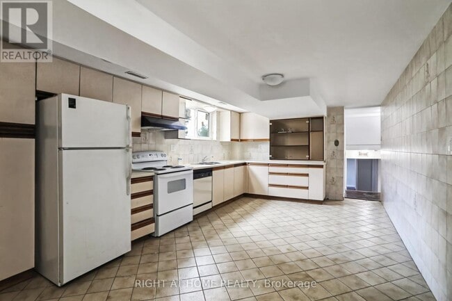 Building Photo - 16 Kingsdown Dr