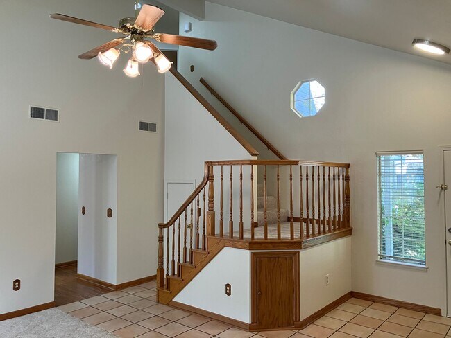 Foto del edificio - 1725 Branchwood Cir