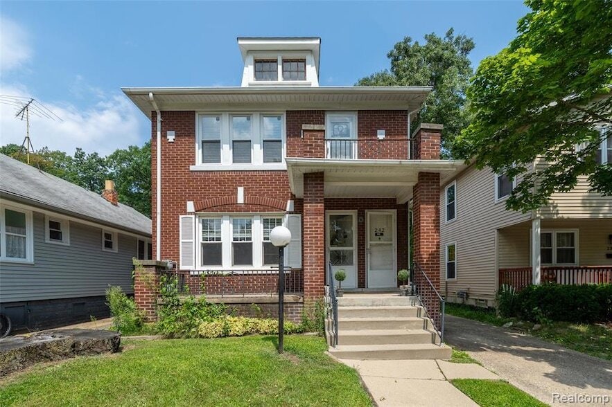 Primary Photo - 242 W Webster St