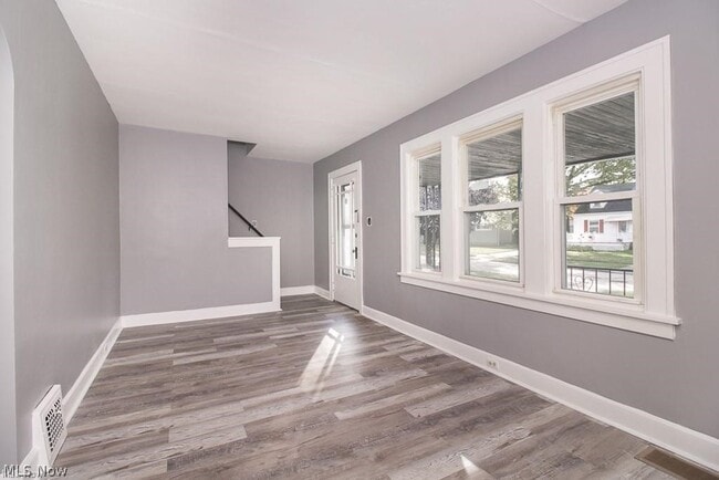 Building Photo - 4520 Kenmore Ave