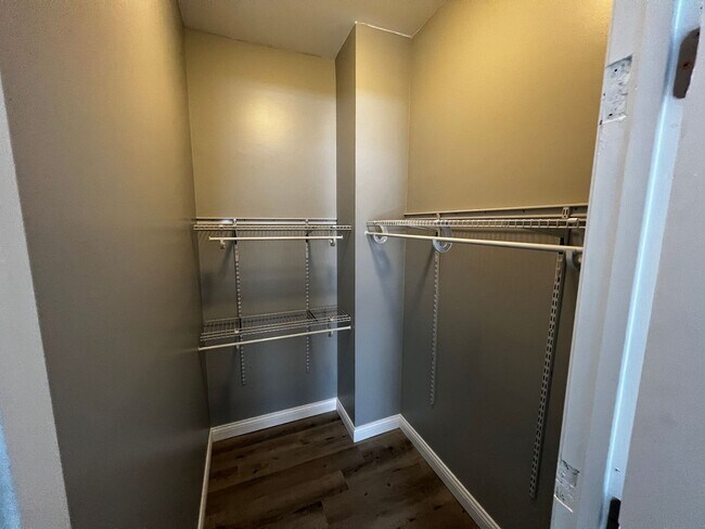 Building Photo - Renovated 2BR | Granite Kitchen | In-Unit Laundry