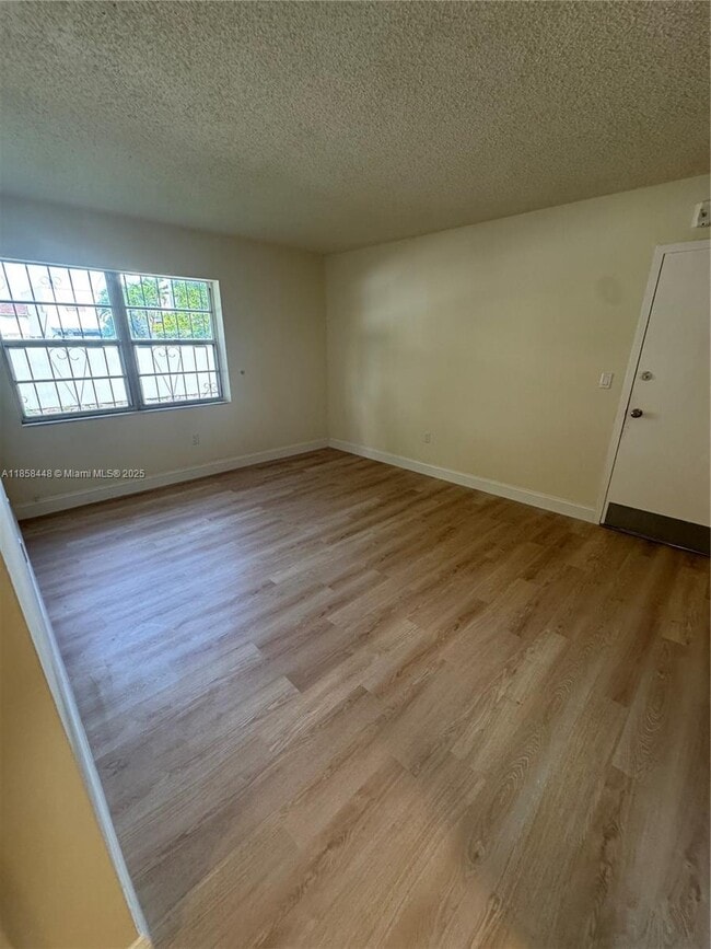 Foto del edificio - 220 NW 107th Ave