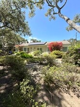 Building Photo - 810 Martin St