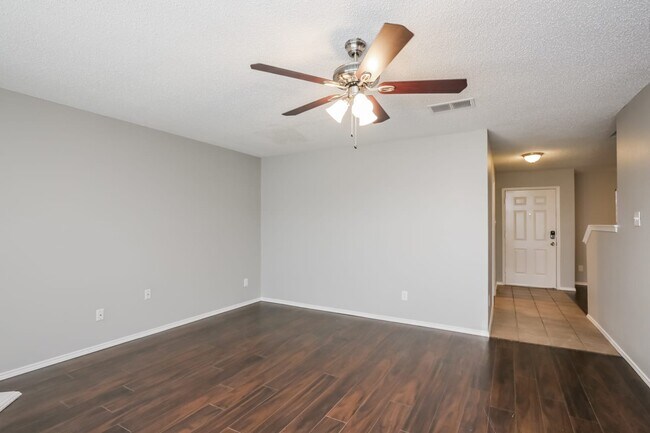 Building Photo - 1406 Plateau Dr
