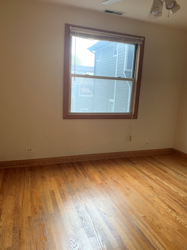 Foto del edificio - 3339 N Hamilton Ave