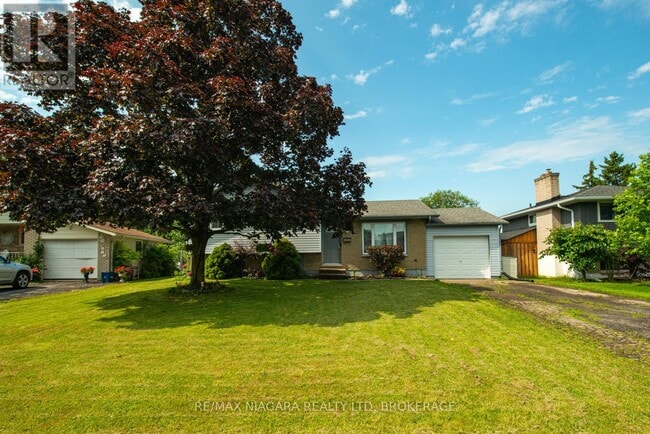 Building Photo - 47 Elmvale Crescent