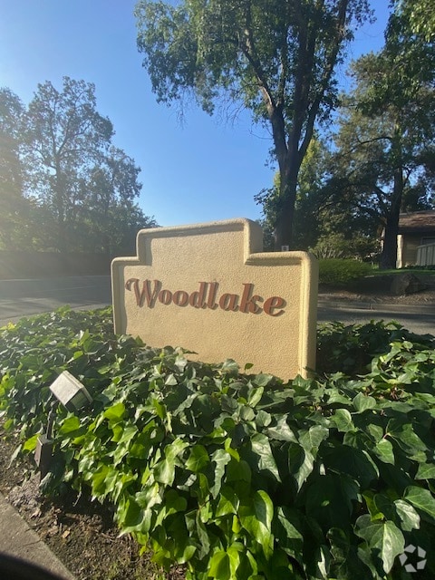 Building Photo - 1507 Woodlake Dr