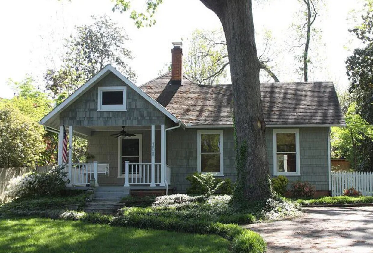 Primary Photo - 308 Dixie Trail