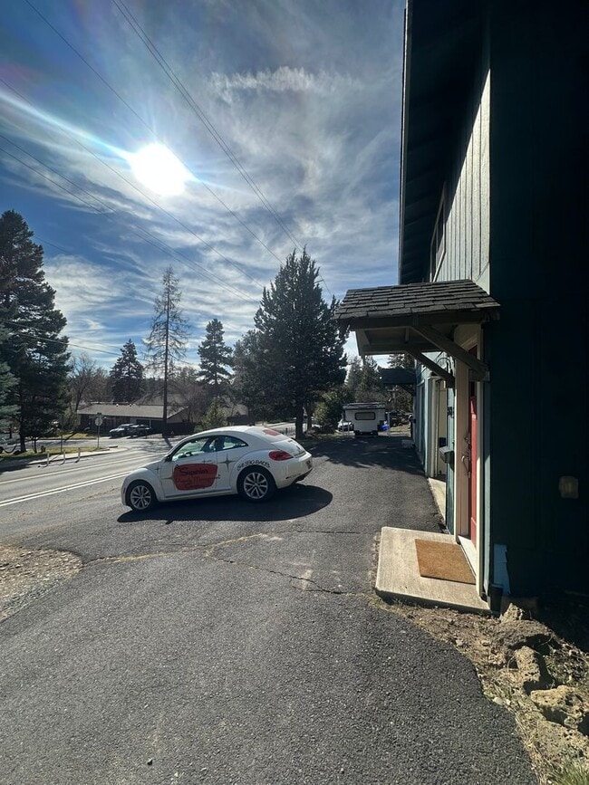 Building Photo - 928 NW Portland Ave