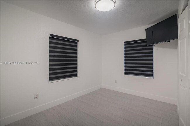 Foto del edificio - 595 NW 139th Terrace