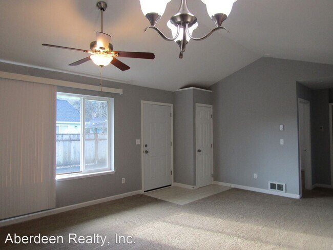 Building Photo - 2 br, 1 bath House - 1017 Lincoln St. #A