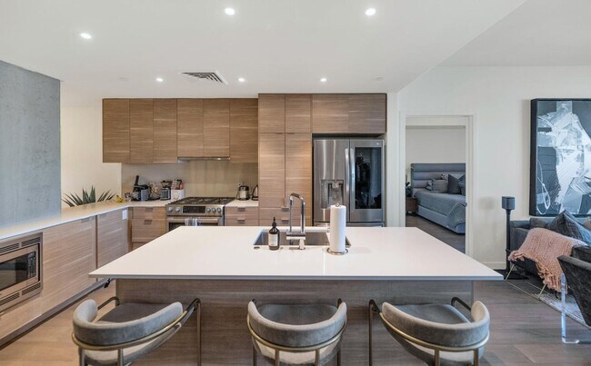 Foto del edificio - Rates Vary: $3,495 - $7,495