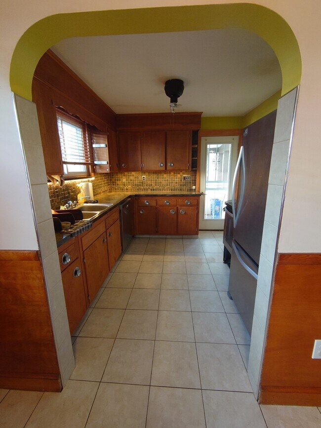 Kitchen from dining area - 53 Dean St