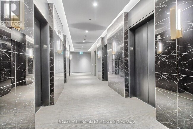 Photo du bâtiment - 950 Portage Pkwy