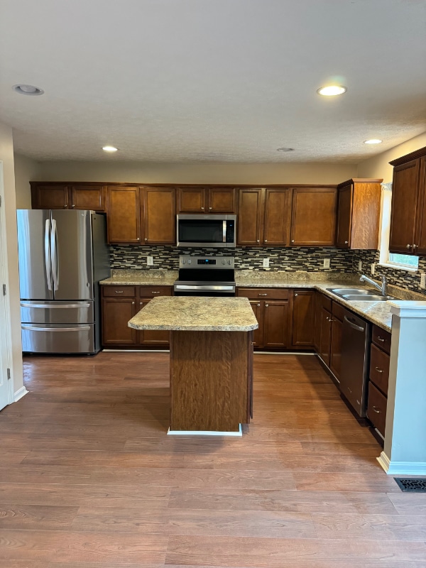 Foto del edificio - 983 Bandanna Dr