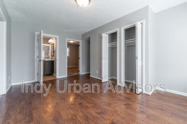 Photo - 724 E Pleasant Run Parkway North Dr House