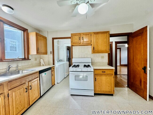 Foto del edificio - 137 Hillside Rd