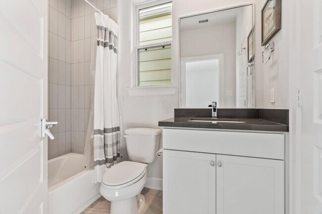 Foto del edificio - 316 Jensen Dr