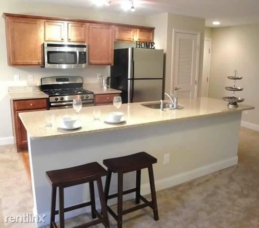 Building Photo - 1 br, 1 bath Townhome - 5201 Overlook Circle