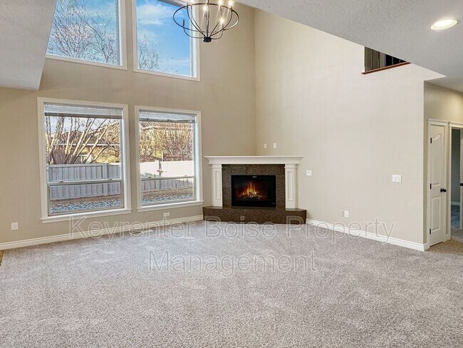 Foto del edificio - 538 E Halpin Dr
