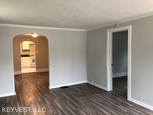Foto del edificio - 3 br, 1 bath House - 830 Longwood Ave