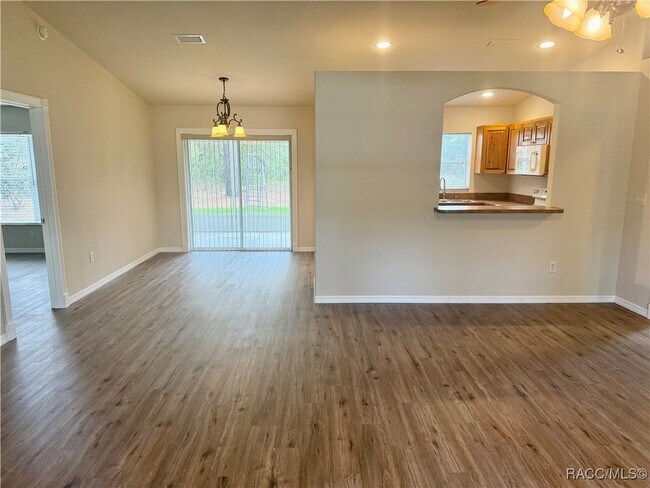 Foto del edificio - 5768 N Summerfield Point