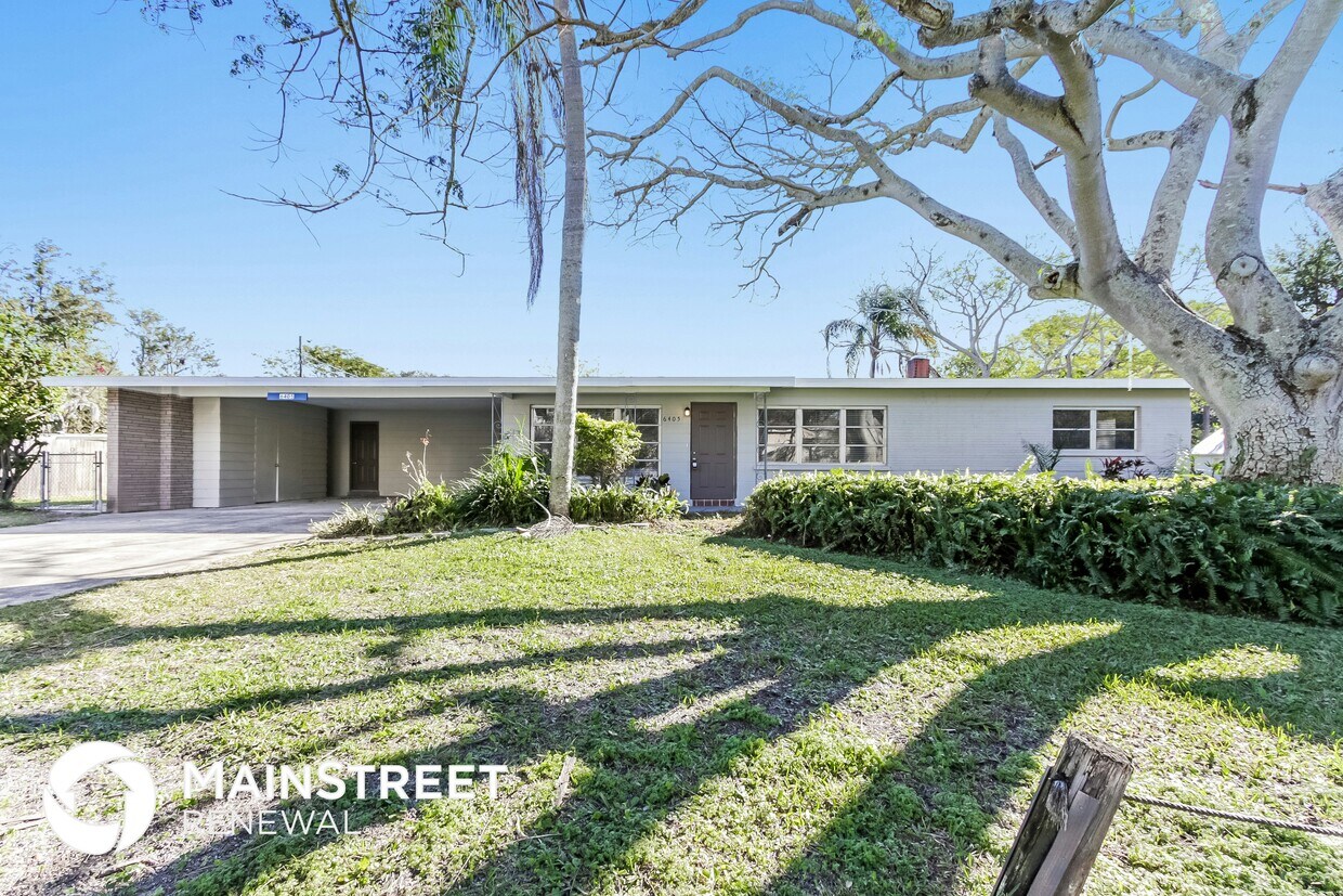 Foto principal - 6405 5th St E