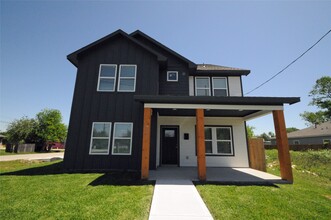Building Photo - 8203 Gladstone St