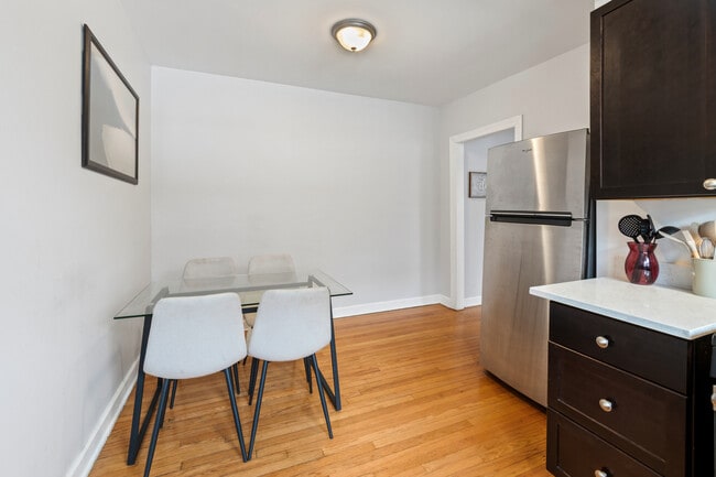 Foto del edificio - 6441 N Hamilton Ave