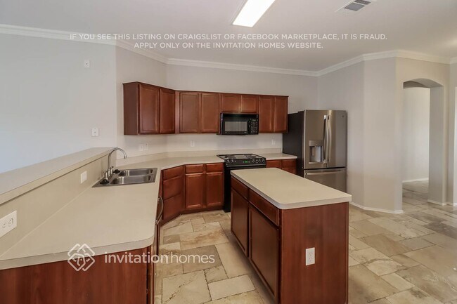 Foto del edificio - 3405 Charing Cross Rd