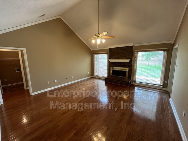 Foto del edificio - 5503 Kindle Creek Dr