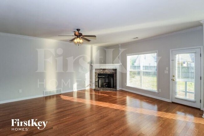 Foto del edificio - 9570 Woodland Creek Ln