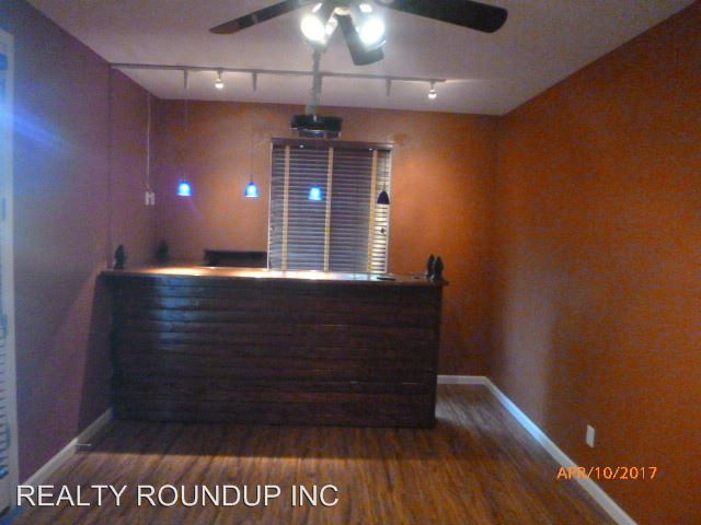 Foto del edificio - 9685 Sutton Pointe Ct