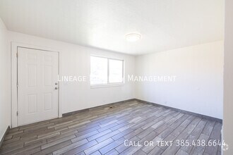 Building Photo - 1223 Emery St W