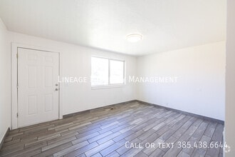 Building Photo - 1223 Emery St W