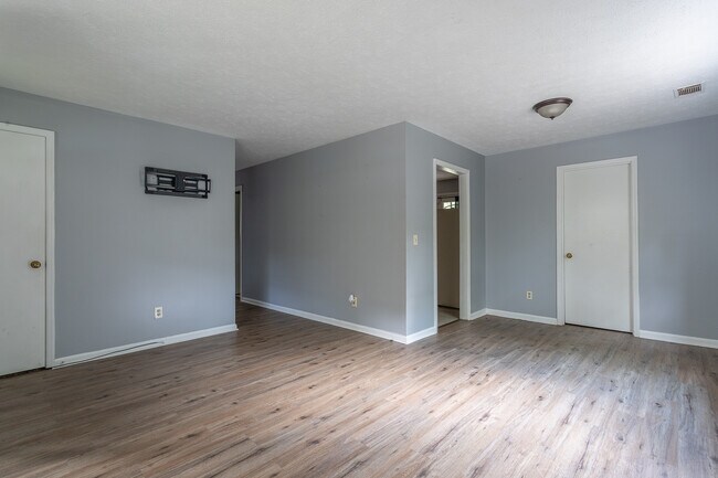 Building Photo - 1520 Hagan Dr